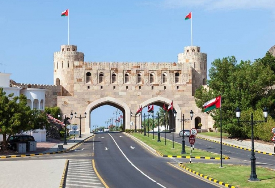 سلطنة عمان تعلق دخول أراضيها من تونس