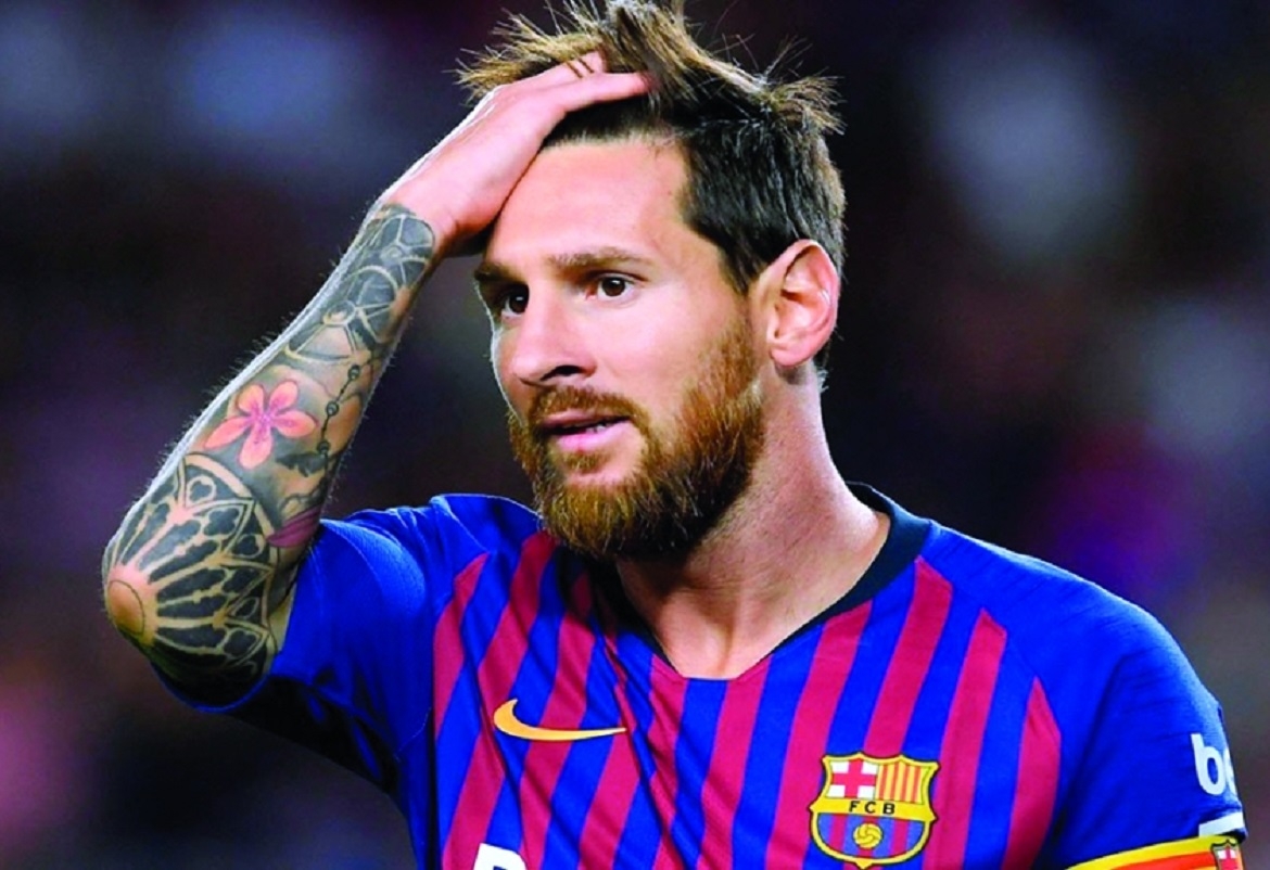 إيقاف ميسي في مطار برشلونة
