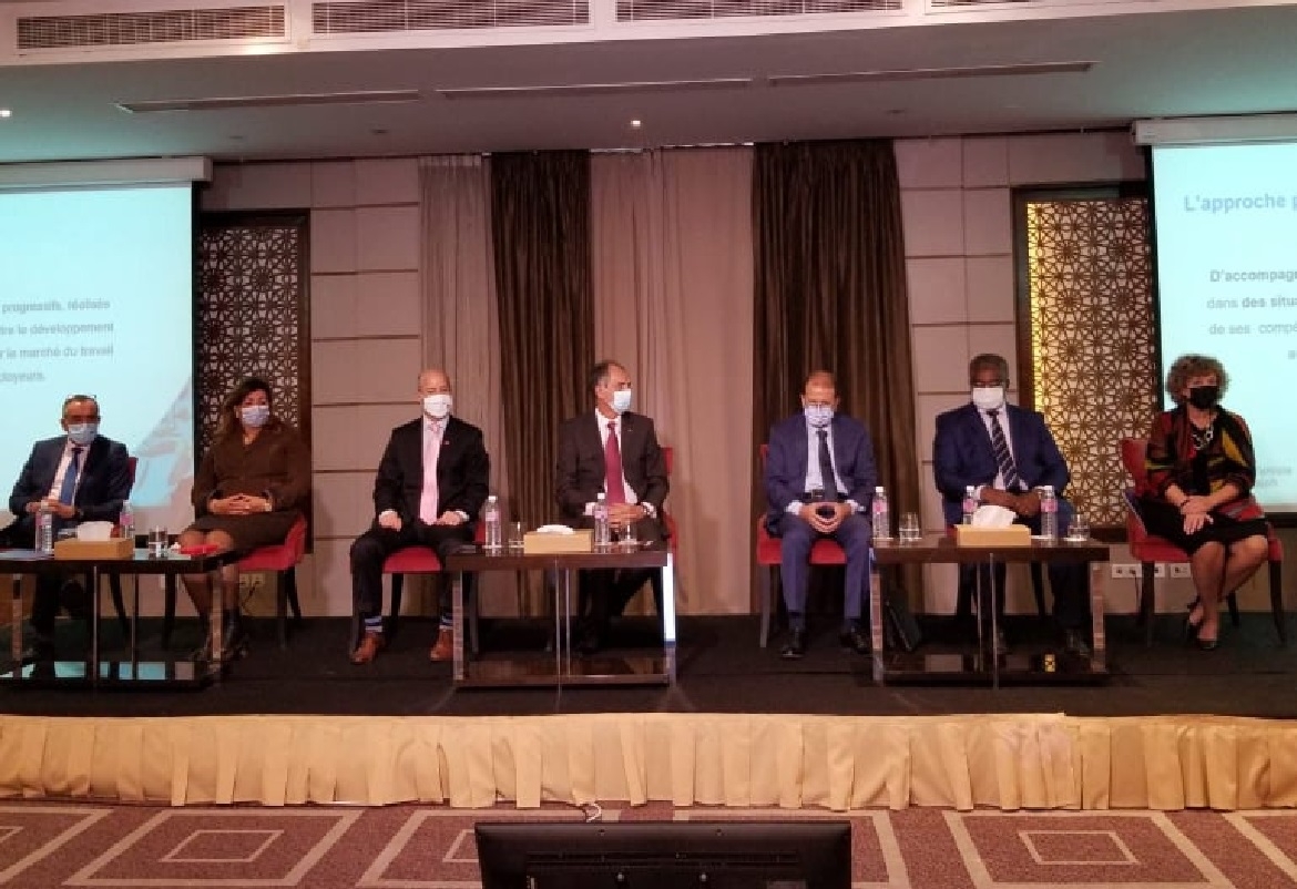 مشروع الاجازات الستة: مرافقة  للشباب في الجهات الداخلية من باجة الى مدنين وفي هذه الاختصاصات