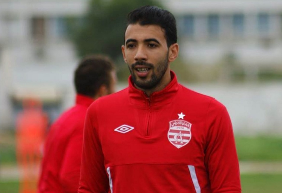 جماهير النادي الافريقي تكرم لاعب شباب بلوزداد مختار بلخيثر