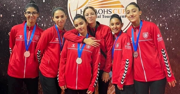 لاعبة المنتخب التونسي للجمباز ياسمين لملوم تتألق مع زميلاتها في بطولة الفراعنة الدولية بمصر