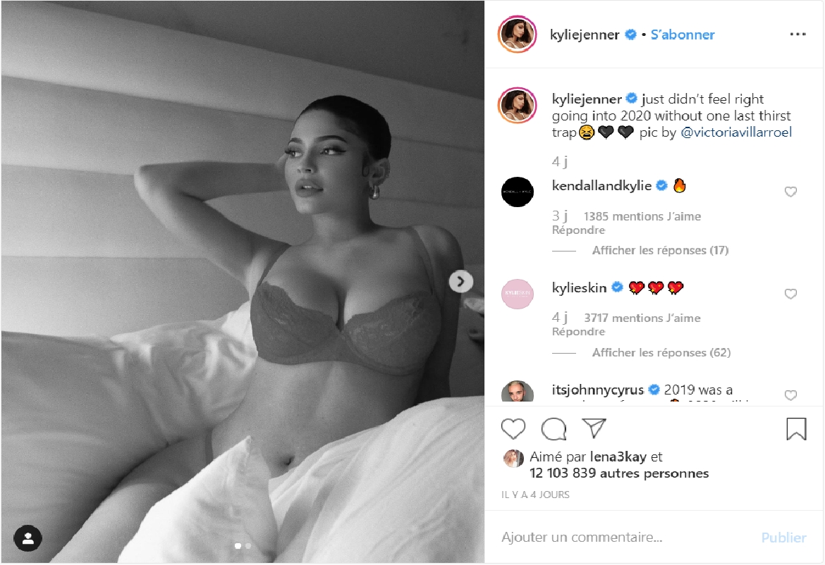 12 مليون إعجاب لصورة فنانة شهيرة بملابسها الداخلية (+18)