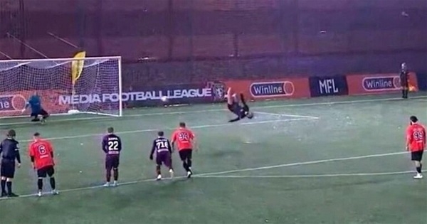 بالفيديو.. أغرب ركلة جزاء في كرة القدم